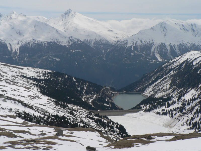 Les lacs : Lacs de Plan d'aval et plan d'Amont. Au loin l'aiguille de Scolette