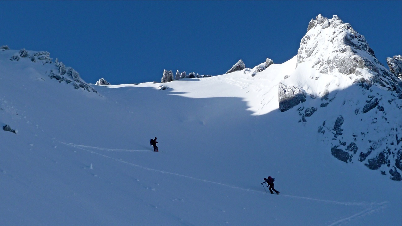Sous le sommet : La trace de plus en plus profonde. Vous avez bien travaillé!