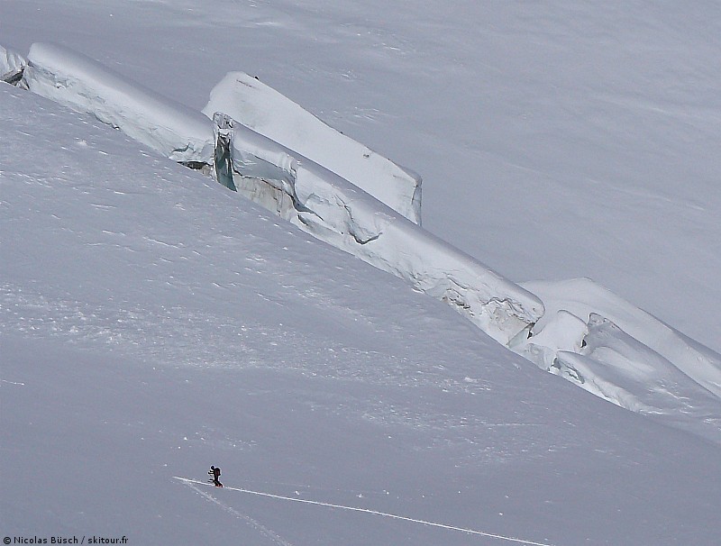 Col du glacier noir : Début de la montée après une barre de séracs