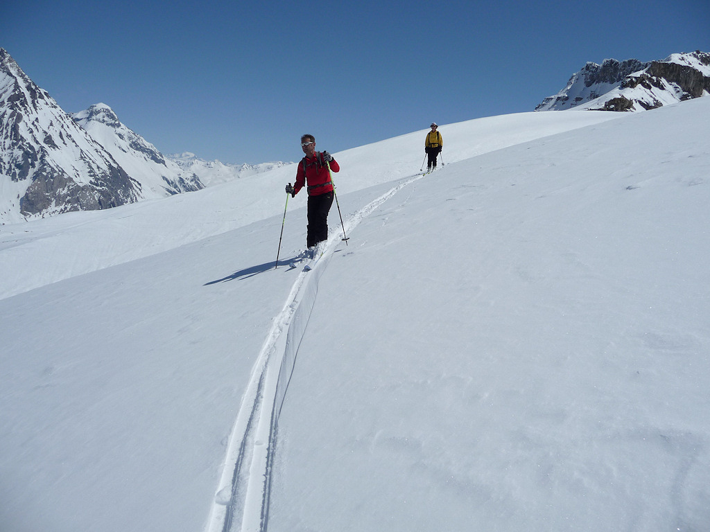 Retour vers le couloir : Bonne neige sur la calotte glaciaire