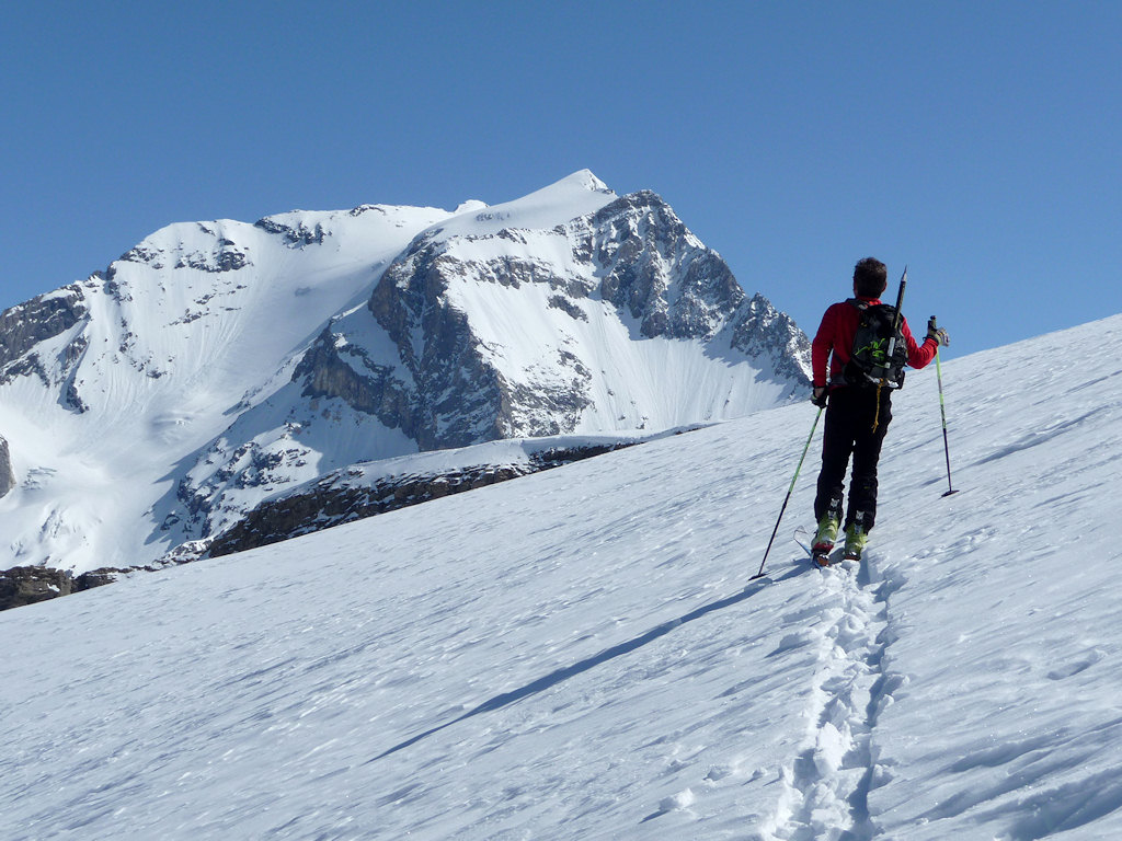 Grande Casse en vue : Sur ses pentes, une véritable fourmillière humaine.