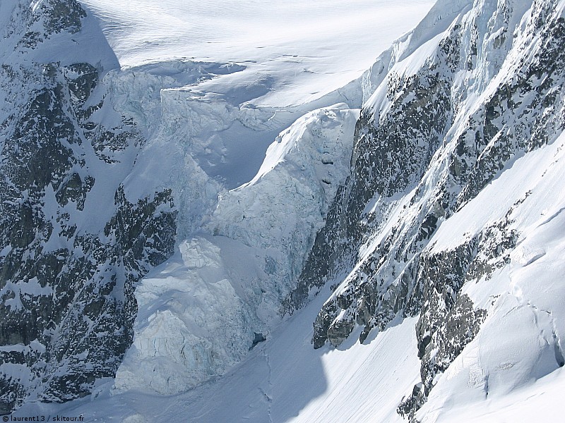 Sérac : A gauche de la serpentine