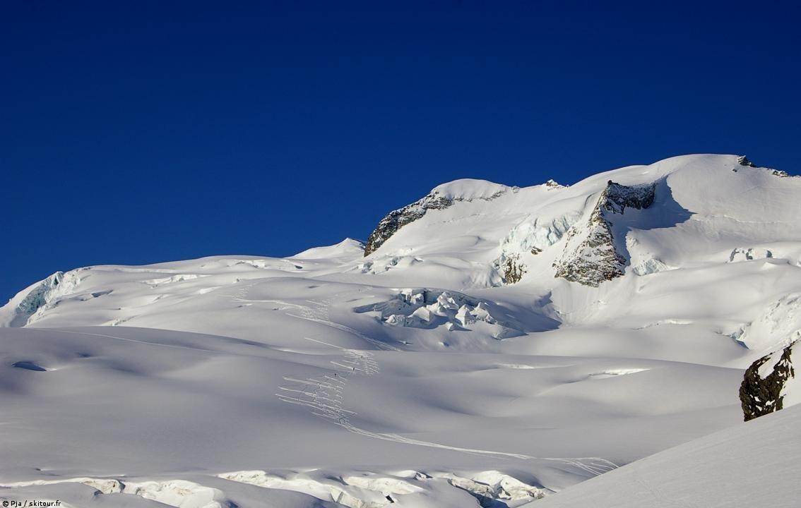 Sache classico : la Sache telle que toujours. Un plateau supérieur imperceptible du bas.