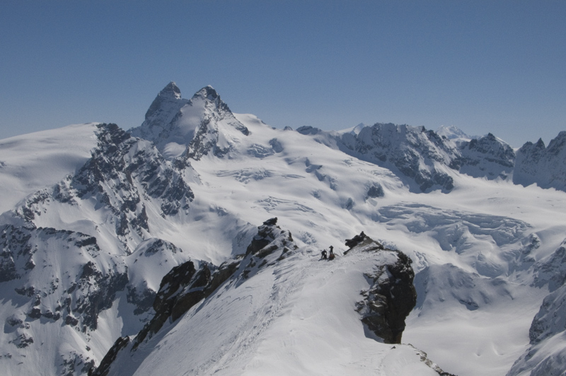 Vue du sommet de l'Evêque : Omniprésence du Cervin et de la Dent d'Hérens