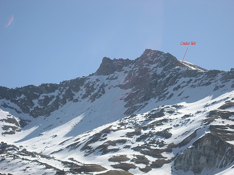 Cheval Noir : Vue du couloir NW et couloir Bob ( traits rouges )