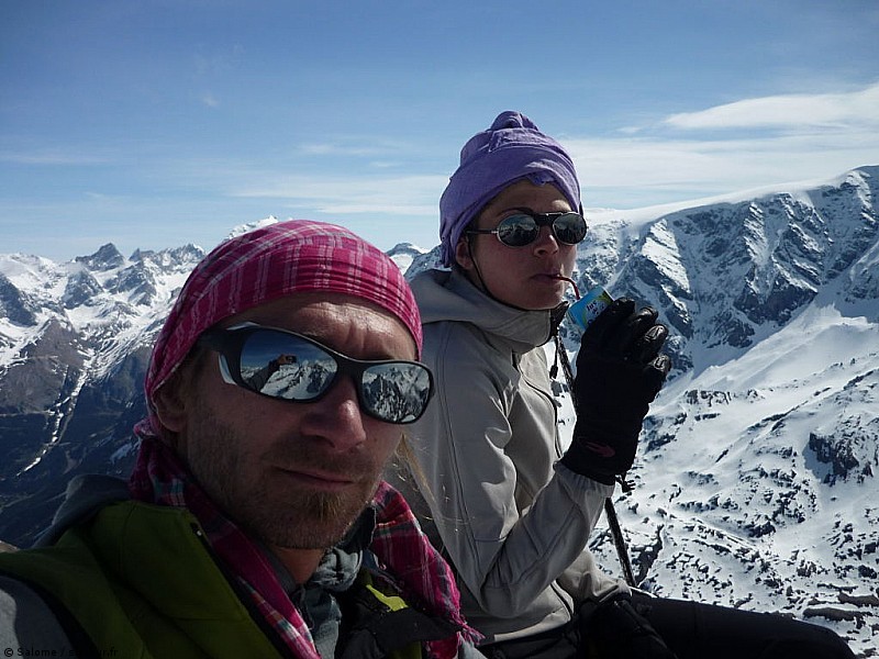 #3 Roche nue : Nos faces au sommet. Roche nue : Nos faces au sommet.