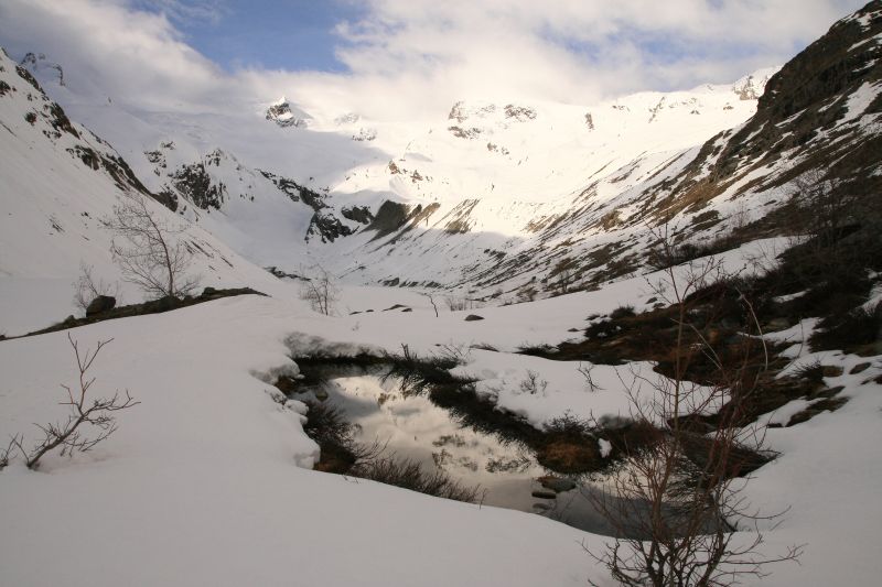 Montée à Coaz : gouille le long du lac