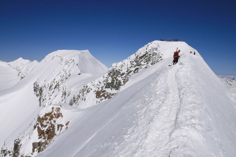 Arête du Piz Palü Est : Le sommet principal est derrière