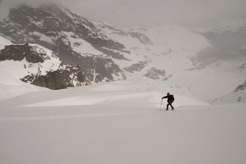 Montée au Zupo : on contourne les zones crevassées