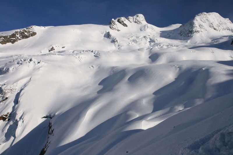 Le Glüschaint à droite : depuis Coaz