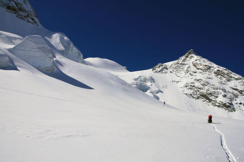 Remontée au Glüschaint : entre les séracs