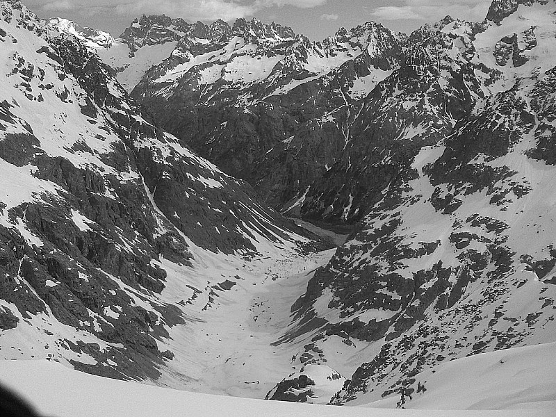 vu s/ vallée glacier chardon : au fond roche Faurio et la Meije