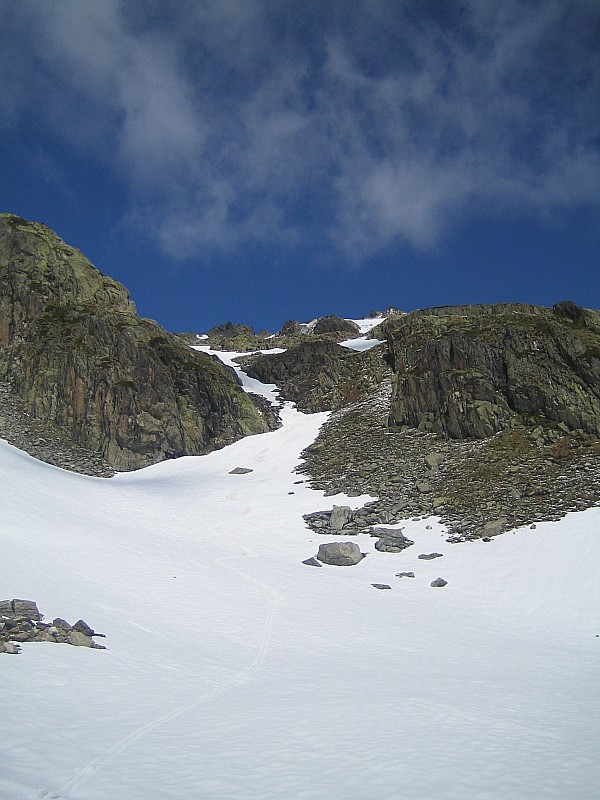 col de la Croix : goulet : ça passe limite sans déchausser