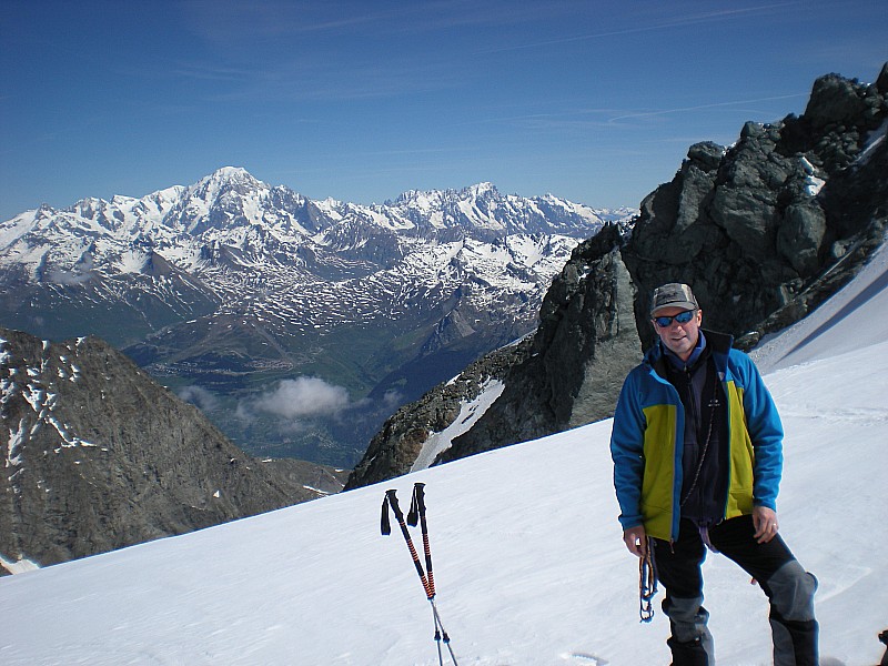 Turia : au Col des Roches, la traditionnelle photo devant le Mont Blanc, super souvenir de mai 2008.