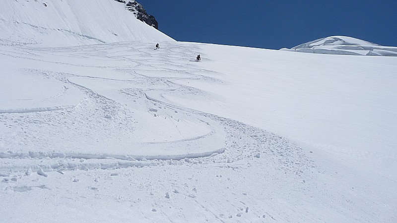 Rimpfischhorn : Malgré les nombreuses traces, il reste de la poudre !