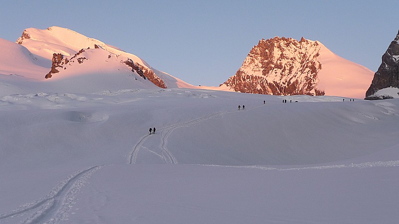 Rimpfischhorn : Lever du soleil sur le Strahlhorn et le Rimpfischhorn