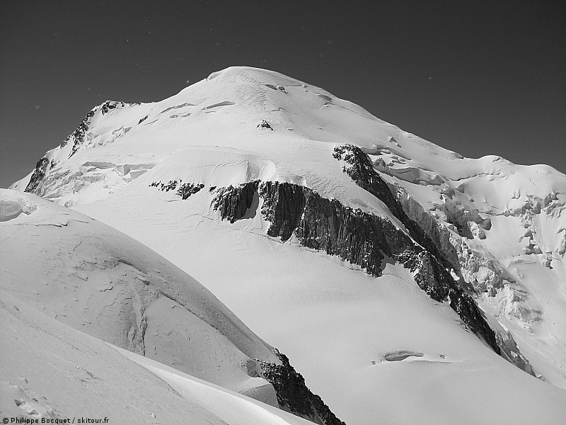 Mont Blanc : C'est en général à partir de la Brenva que l'on se met dans le rouge : pourtant il ne reste que 500 m