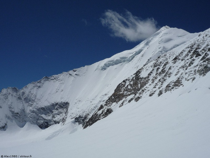 Face 2 : Ca fume un peu