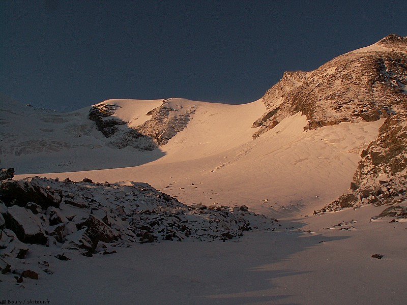 Glacier du Grand Col : avec la face au soleil prise à la montée et la descente, plus attirante que la pente du Col des Roches