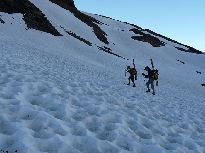 Neige de printemps : De belles cuvettes