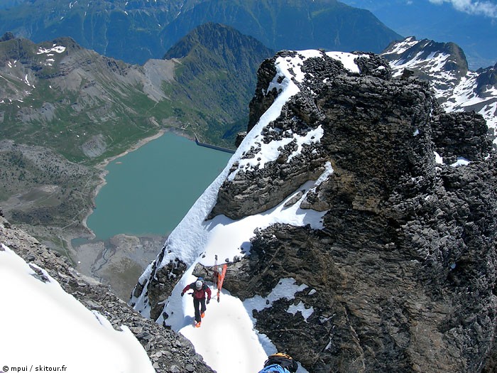 Le collu : photo Jef, vue plongeante sur Salanfe et le collu