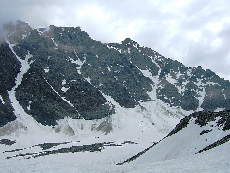 les couloirs du Vélan : Conditions du jour:Septentrional à gauche, Hannibal à droite. On ne voit pas bien le Central