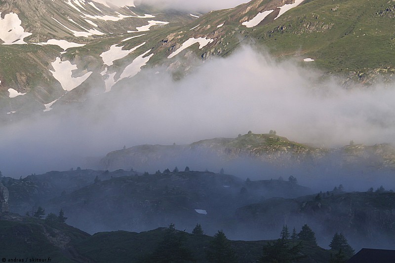 Brume : Brume matinale au Col du Simplon