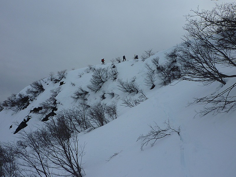 En cours de descente : En cours de descente dans le vallon de Shangri-la. La neige devient très difficile à skier.