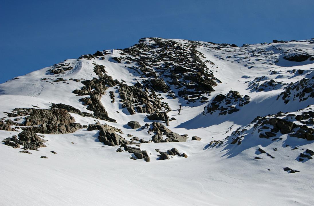 Remontée du canal sommital : Sancy & Foi-Foi tracent dans le canal sommital. Ici, tout est calme et volupté.