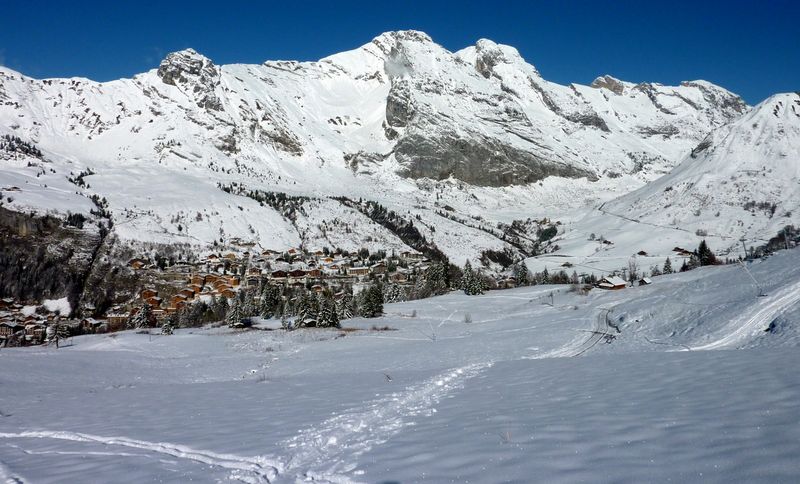 C'est beau chez nous ! : Vue sur le Chinaillon et de gauche à droite, le Buclon, Le Jallouvre, Pointe Blanche et les Pointes du Midi.