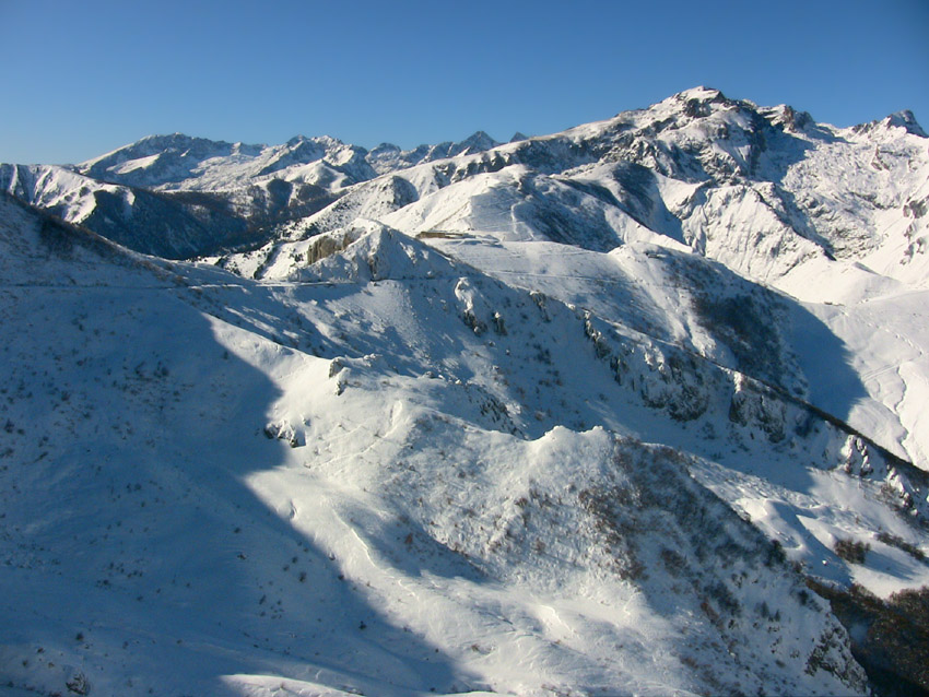 Au centre le Fort et le Col de Tende.
en A/R plan secteur Roche de l'Abisse et Peyrefique