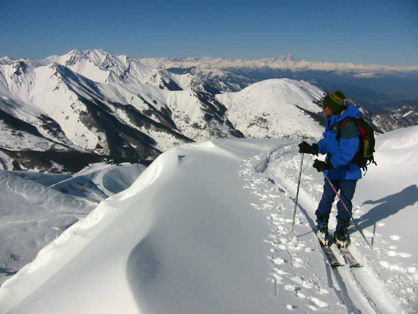 Montée au Colleto Campanin.
On commence à apercevoir le Mt Viso