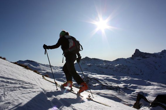 un sommet à gauche du col : le soleil !!!