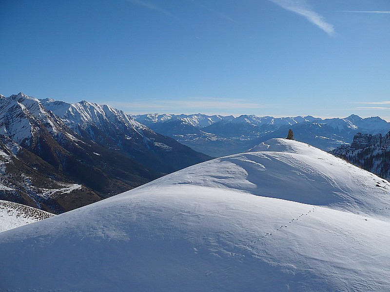 Cairn. : Vue sur la vallée.