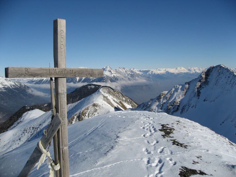 Arolette : La Croix du sommet, et la Croix de Fer sur la droite.