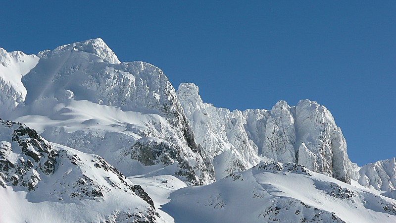 Vue du sommet ... : ... de plus près, vers le col de la Vache