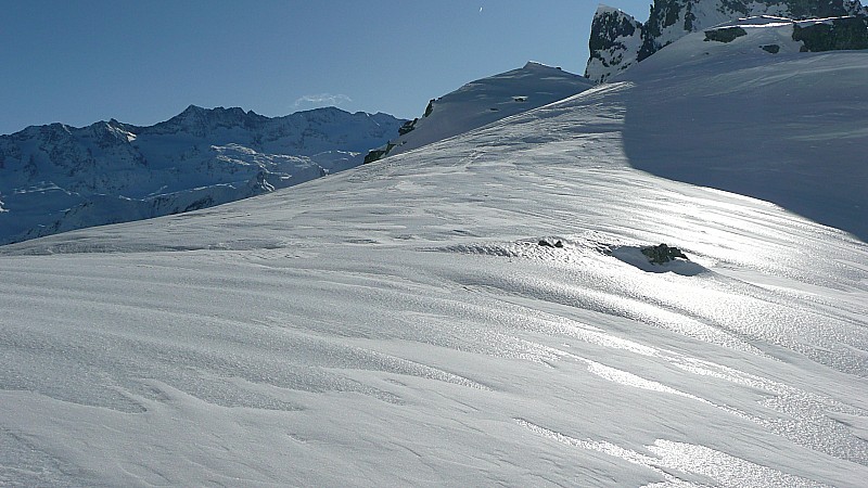 Neige vitrifiée : Les couteaux étaient utiles sur les derniers mètres d'accés au col