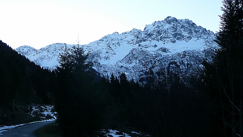 Peu après Prabert ... : Les effets du réchauffement climatique en ski de rando, c'est d'abord portage obligatoire !