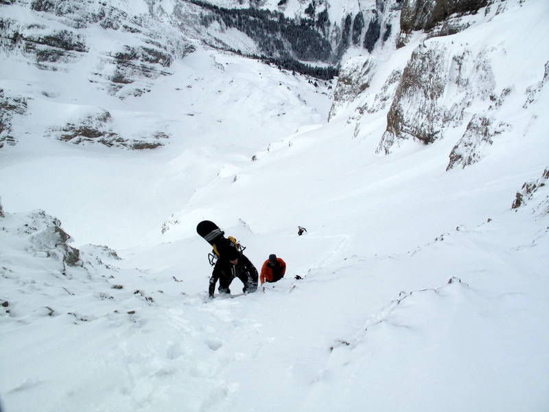 Sortie du couloir : Trop peu de neige pour partir du haut