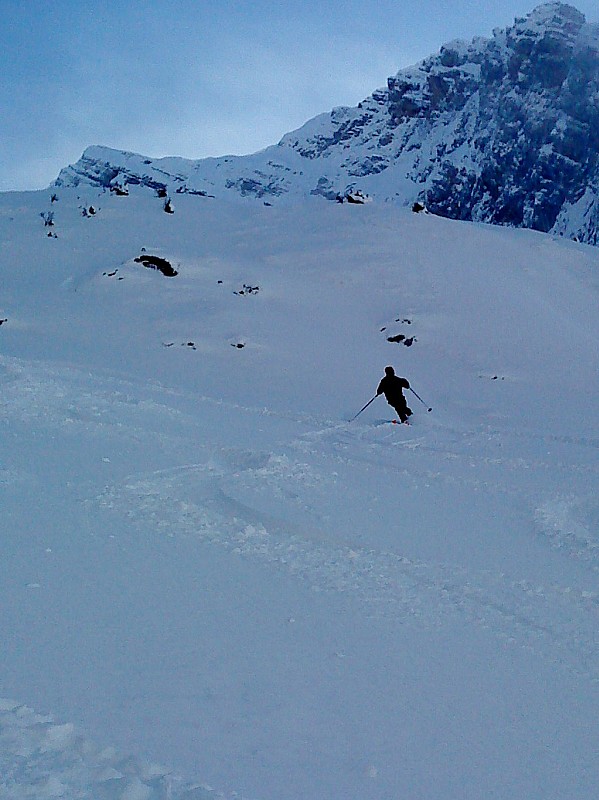 Gilles en action : Découverte hivernale des combes des Aravis et baptêmes des nouveaux skis pour Gillou, tout heureux