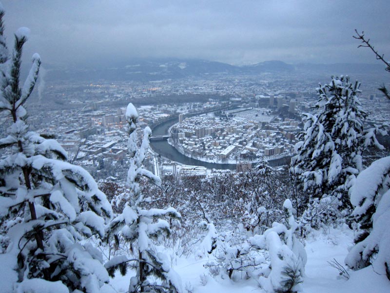 Bastille - Face Est - Vue : Vue sur l'Ile Verte toute blanche pour le coup, depuis la face Est de la Bastille. Belle ambiance !