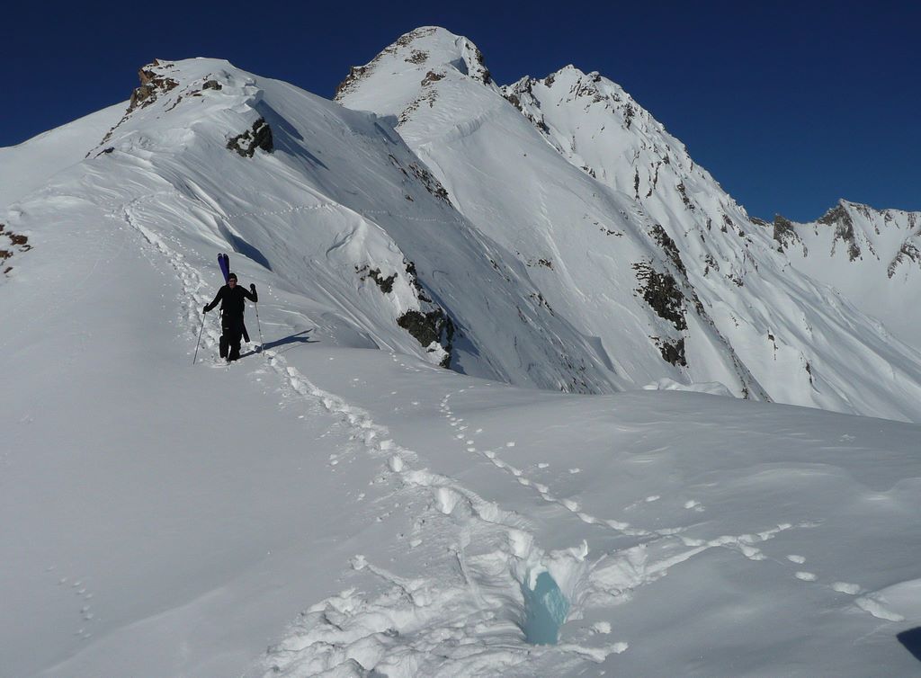 Attention sur la corniche : y a des crevasses !!!