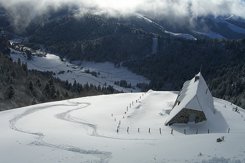 Buron de Meije Costes : Il domine la Haute Vallée de l'Alagnon