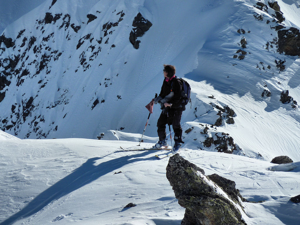 Ou est le couloir Nord ? : Zanne scrute les pentes, à la recherche du fameux couloir Isabelle.