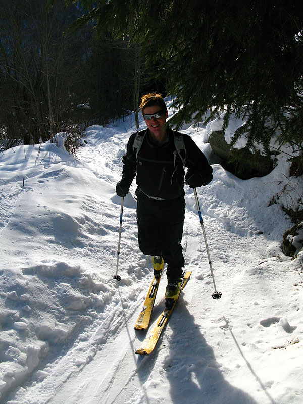 Dans la forêt : Ca sera très difficile à skier à la descente (étroit et accidenté)