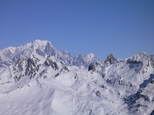 Mont-Blanc : Panorama: Mont-Blanc, Pierra-Menta, Grandes Jorasses............