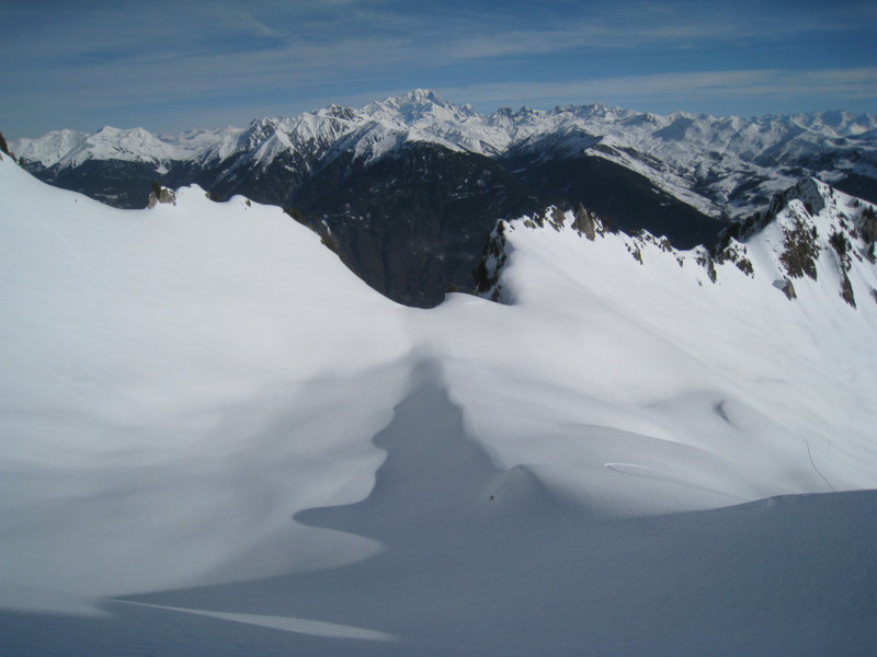 Arangle : Jeu d'ombres et de lumière sur fond de Mont-Blanc