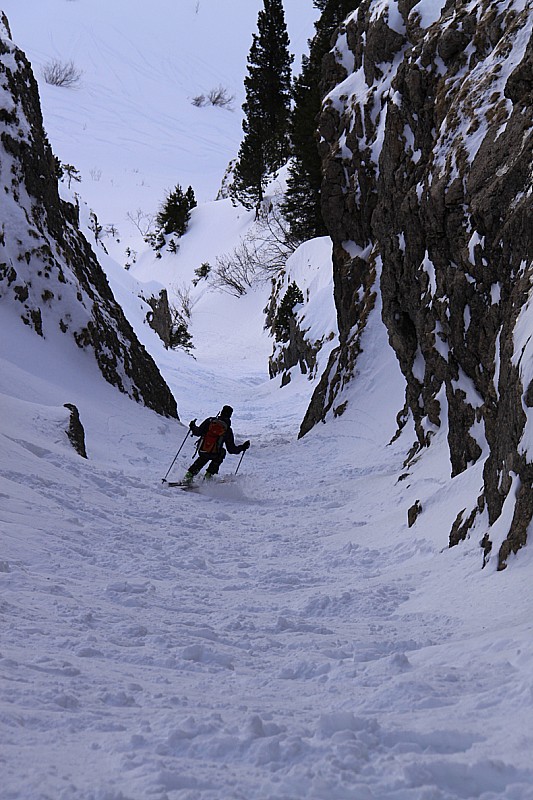 Guillaume en action : Heureusement après 5m ça devient bien skiable