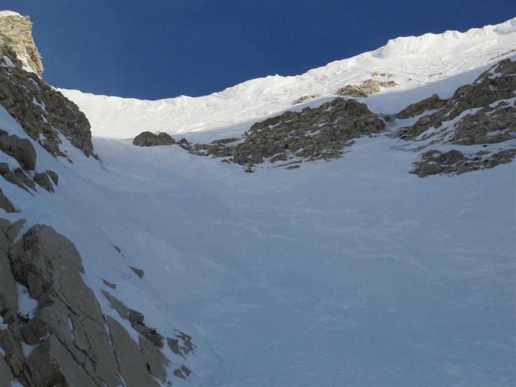 la sortie de gauche : la sortie de gauche du couloir (celle utilisée)