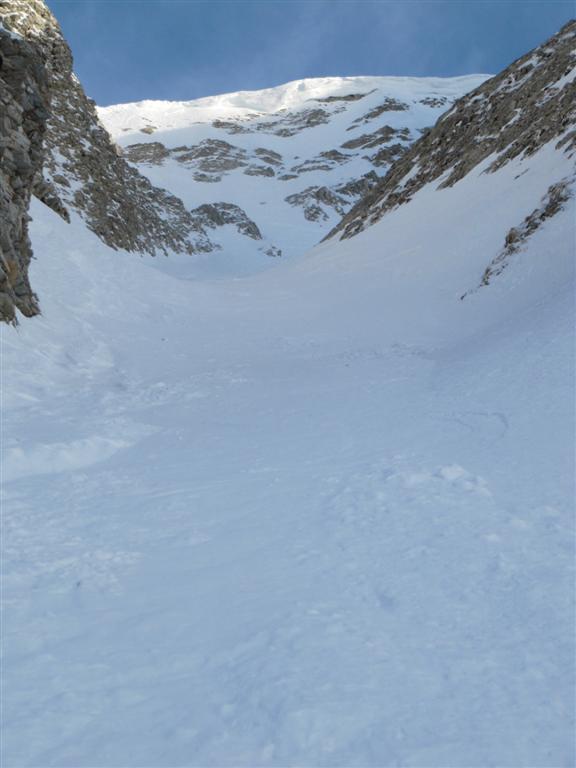 vue depuis le bas du couloir : vue depuis le bas du couloir (sortie à gauche)
